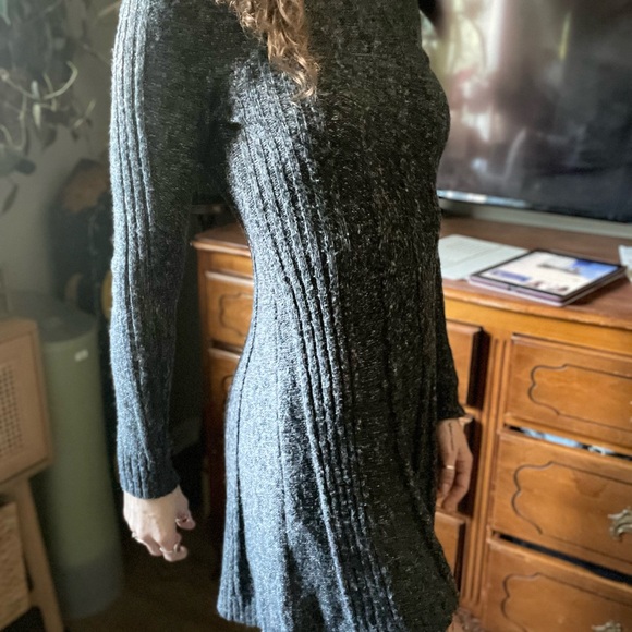 Adorable sweater dress - Picture 8 of 8